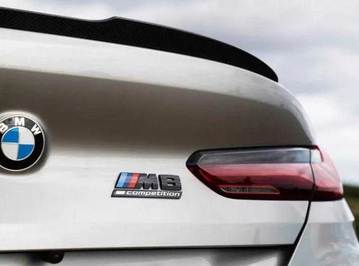 BMW 8' F91 F92 M8 Competition Galinis juodas ženkliukas bagažinės emblema 51148098328 Originali