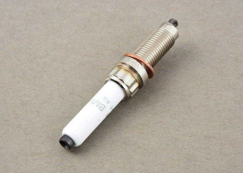 BMW Aukštų Galios Žvakės F40 F44 G20 G21 G30 G31 Originalus 12122455258