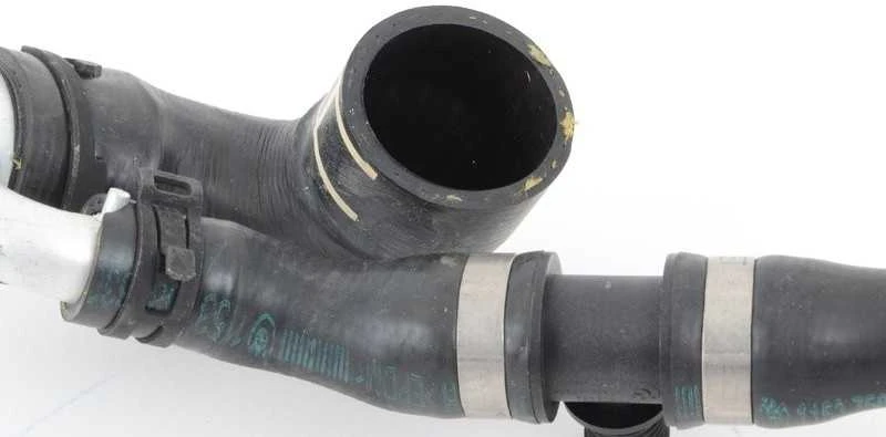 BMW aušinimo vandens žarnos įleidimo vamzdis 11537584630 Originalus