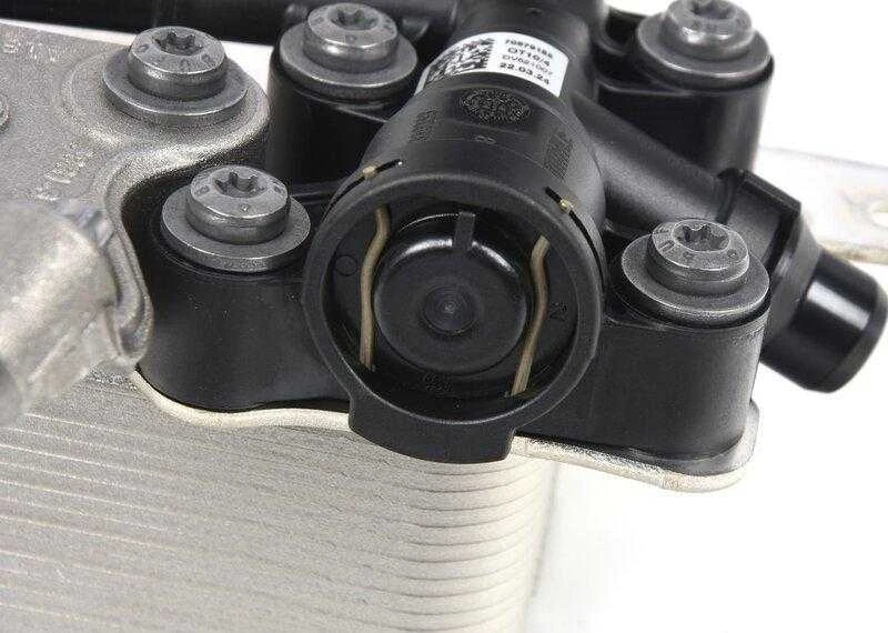 Bmw Automatinės Pavarų Dėžės Alyvos Aušintuvas G30 G31 G32 Originalus 17218607245