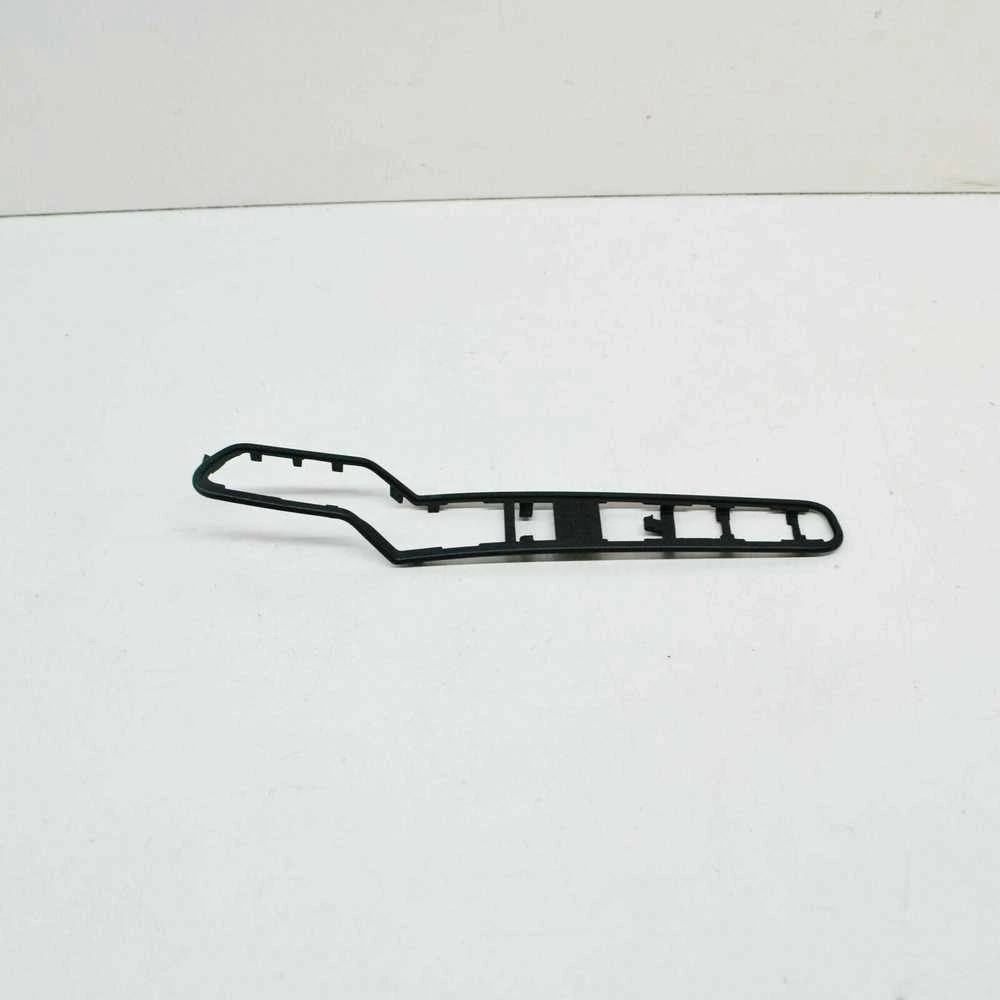 BMW dešinės pusės grotelių pagrindas 51138051818 Originalus