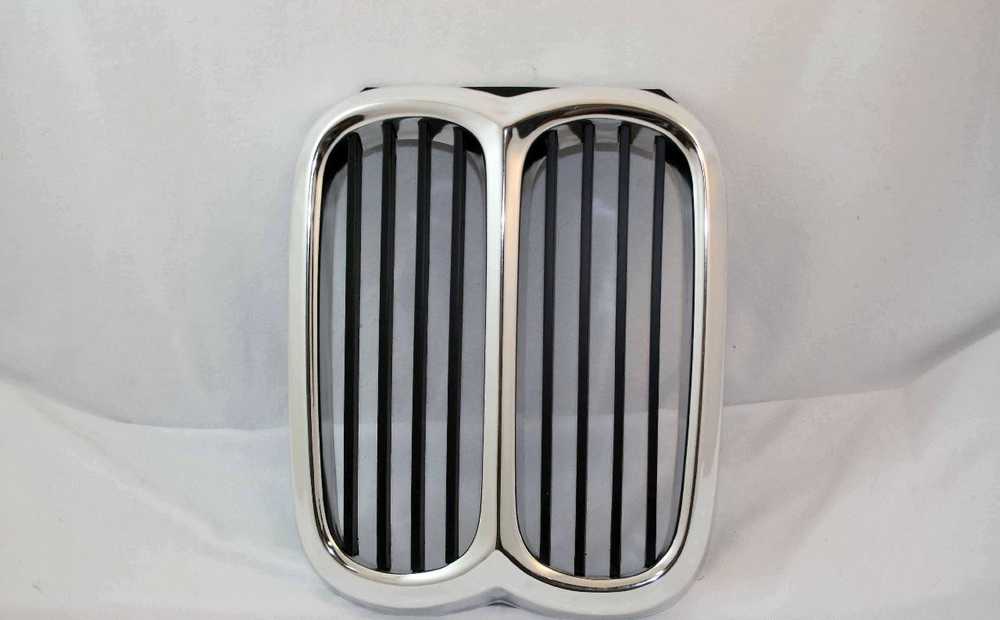 BMW E12 centrinės inksto grotelės originalios 51131817683