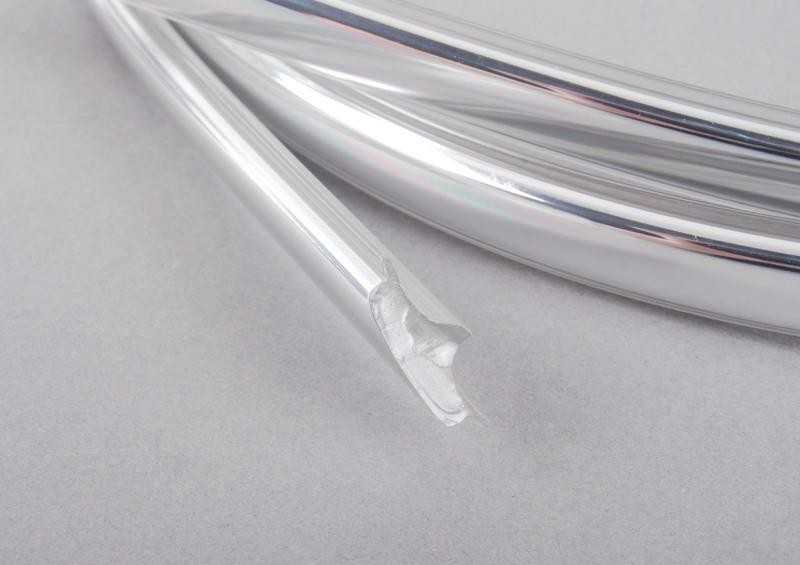 BMW E12 Chromuotas priekinio stiklo apvadas Originalus 51311820622