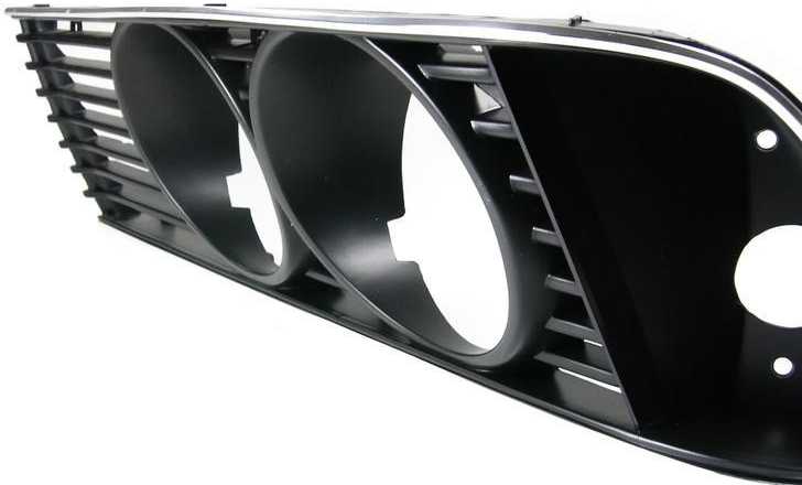 BMW E24 priekinio kairiojo žibinto apdailos grotelės originalios 51131838751