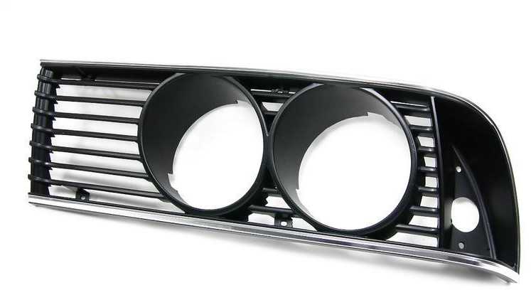 BMW E24 priekinio kairiojo žibinto apdailos grotelės originalios 51131838751