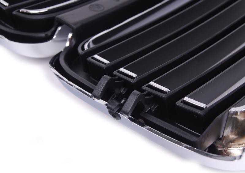 BMW E28 priekinės radiatoriaus grotelės originalios 51131873253