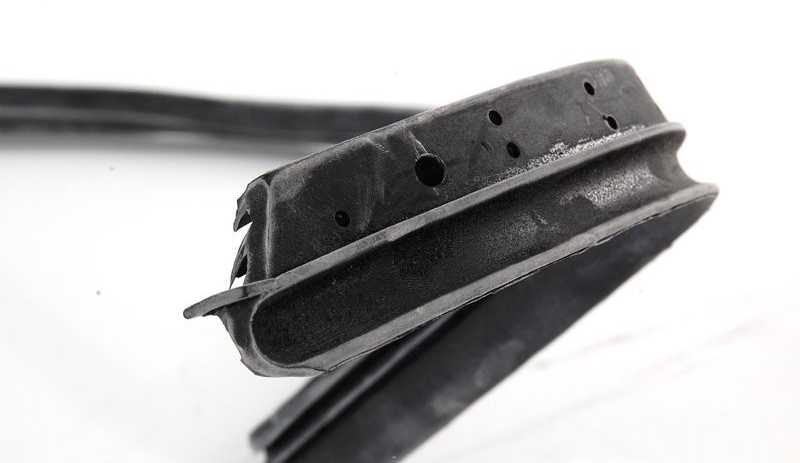 BMW E30 3' Kairiojo Dichtung Originalus 51221888213