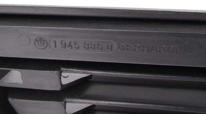 Bmw E30 Dešinės Pusės Galinės Šviesos Grotelė Originalus 51131945886