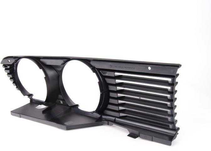 Bmw E30 Dešinės Pusės Galinės Šviesos Grotelė Originalus 51131945886