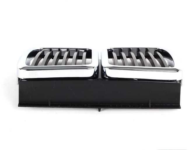 BMW E30 priekinės centrinės grotelės originalios 51131945877