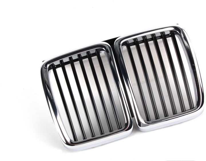 BMW E30 priekinės centrinės grotelės originalios 51131945877