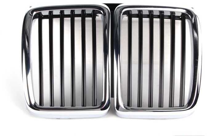 BMW E30 priekinės centrinės grotelės originalios 51131945877