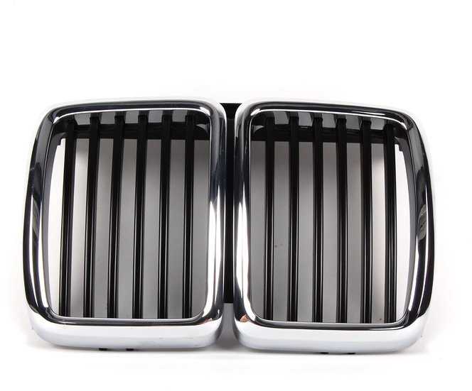 BMW E30 priekinės centrinės grotelės originalios 51131945877