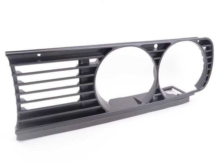 BMW E30 priekinio žibinto grotelės dešinėje originalios 51131876092