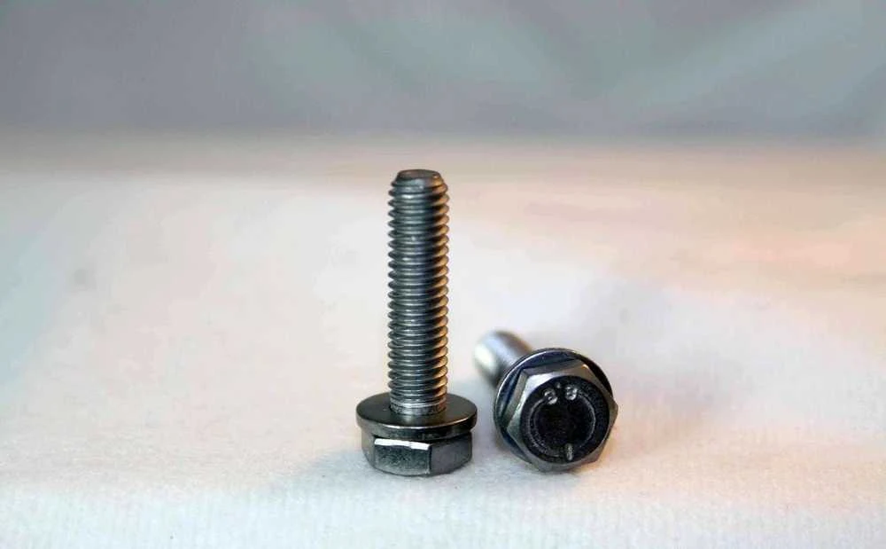 BMW E30 šešiabriaunis varžtas su šešiakampėmis galvutėmis Originalus 07119905400