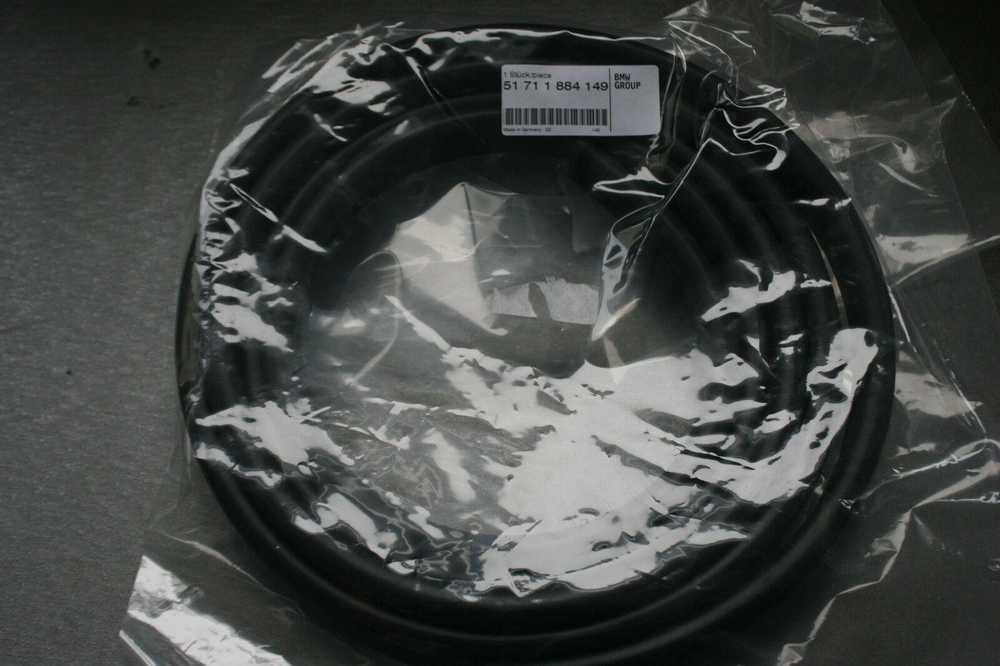 BMW E30 variklio dangčio sandariklis originalus 51711884149