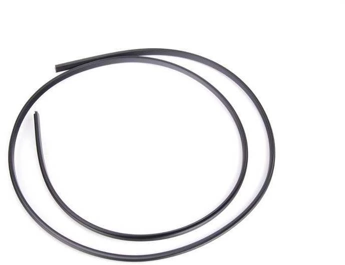 BMW E30 viršutinė galinio lango apdailos detalė originali 51311968447