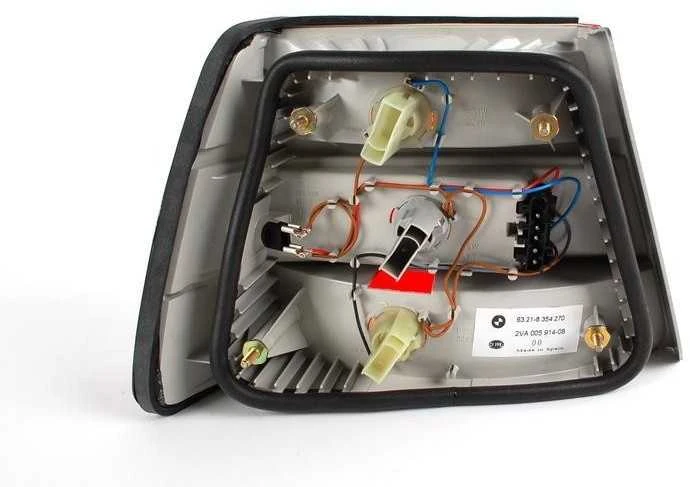 BMW E31 840i 840Ci 850Ci 850CSi Galinės Lempos Išorinė Dešinė Originali