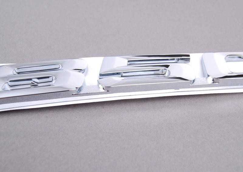 BMW E31 emblema, priklijuota prie galinės dalies, originali 51148152850