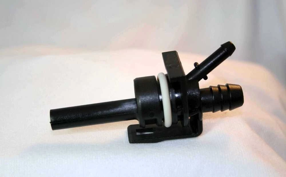 BMW E34 E36 kvėpavimo žarnos jungtis originali 11151703710