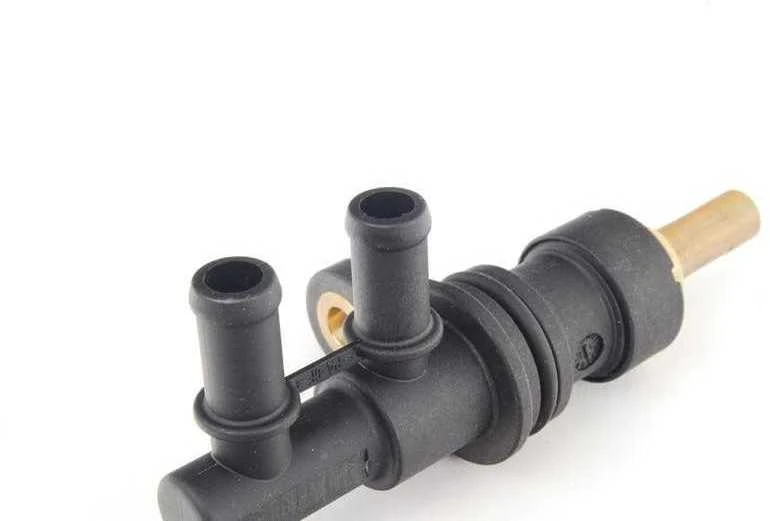 BMW E34 pagalbinis vandens termostatas Originalus 13541730682