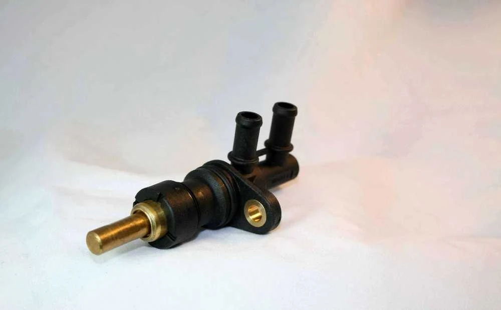 BMW E34 pagalbinis vandens termostatas Originalus 13541730682