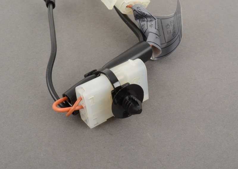 BMW E36 adapterio vamzdelis F Hardtop Support originalus 61108400220