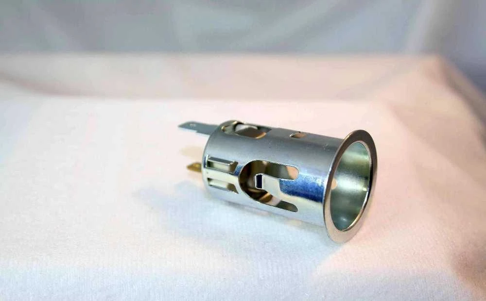 BMW E36 E46 cigarečių žiebtuvėlio lizdas originalus 61346973036