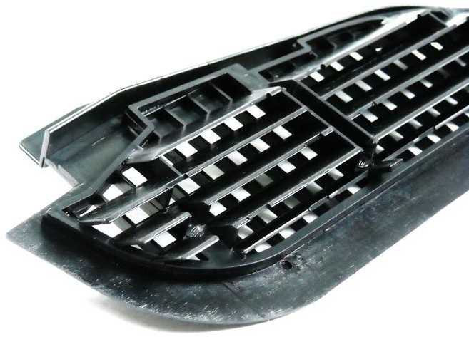 BMW E36 priekinio bamperio dangčio gaubto grotelių centras Originalus 51131977679
