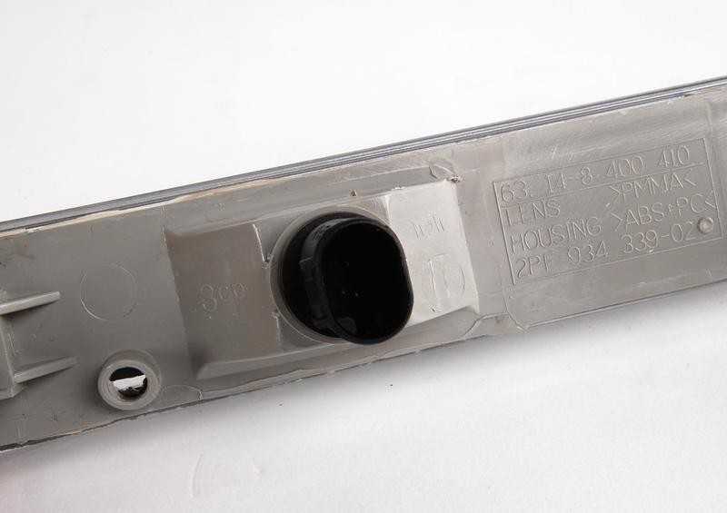 BMW E36 priekinis bamperis dešinės pusės atšvaitas originalus 63148400410