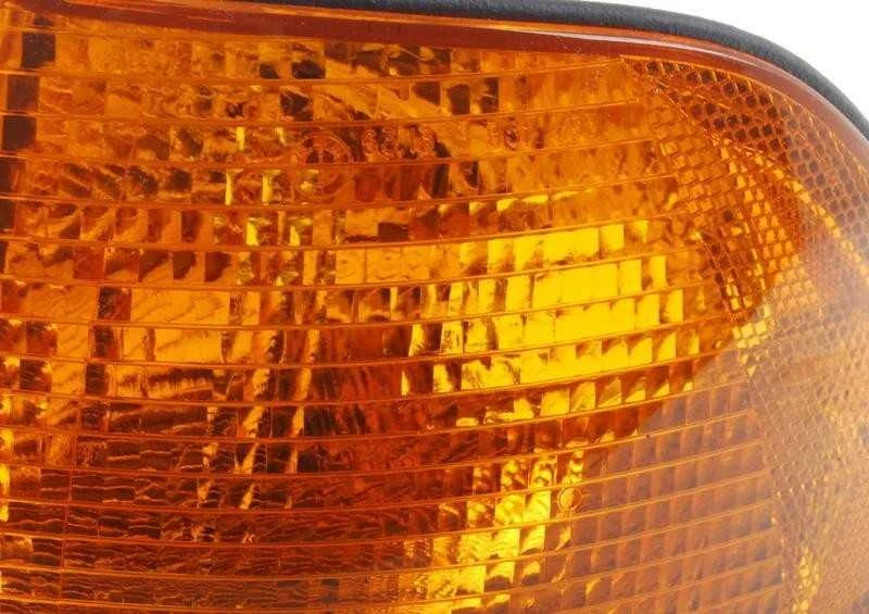 BMW E38 7 serijos priekinis kairysis posūkio signalas su geltonu objektyvu originalus