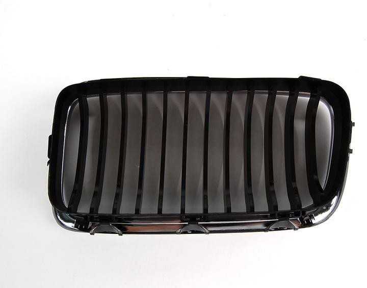 BMW E38 grotelės dešinėje originalios 51138231596