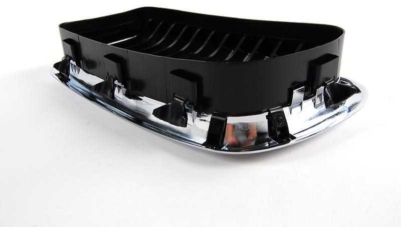 BMW E38 grotelės dešinėje originalios 51138231596