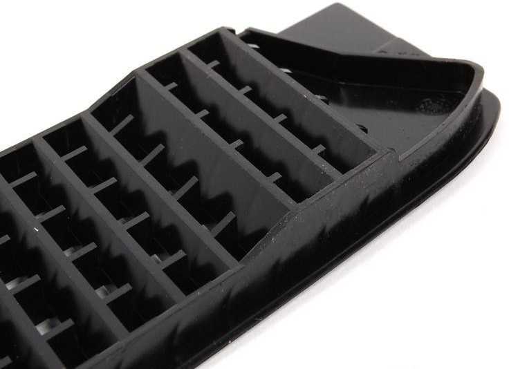 BMW E38 Priekinio stiklo gaubto grotelės originalios 51138166658