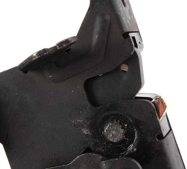 BMW E38 variklio dangčio fiksatorius kairėje pusėje 51238164763
