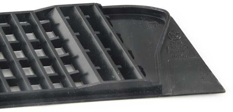 BMW E38 variklio dangčio ventiliacijos grotelės kairėje originalios 51138166657
