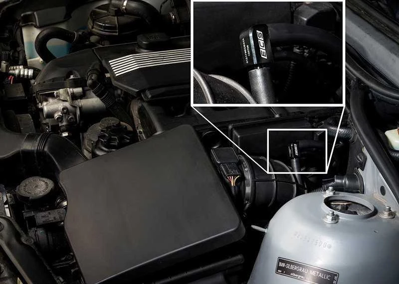 BMW E39 E46 oro žarnos jungtis su įsiurbimo anga originali 13327503677