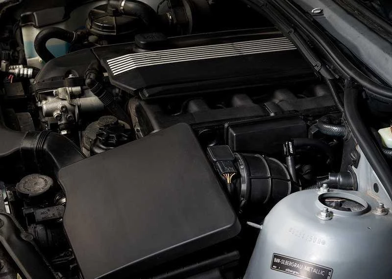 BMW E39 E46 oro žarnos jungtis su įsiurbimo anga originali 13327503677