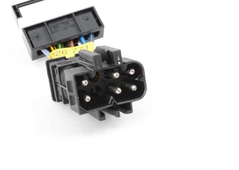 BMW E39 LED galinio žibinto adapteris dešinėje pusėje originalus 63120026771