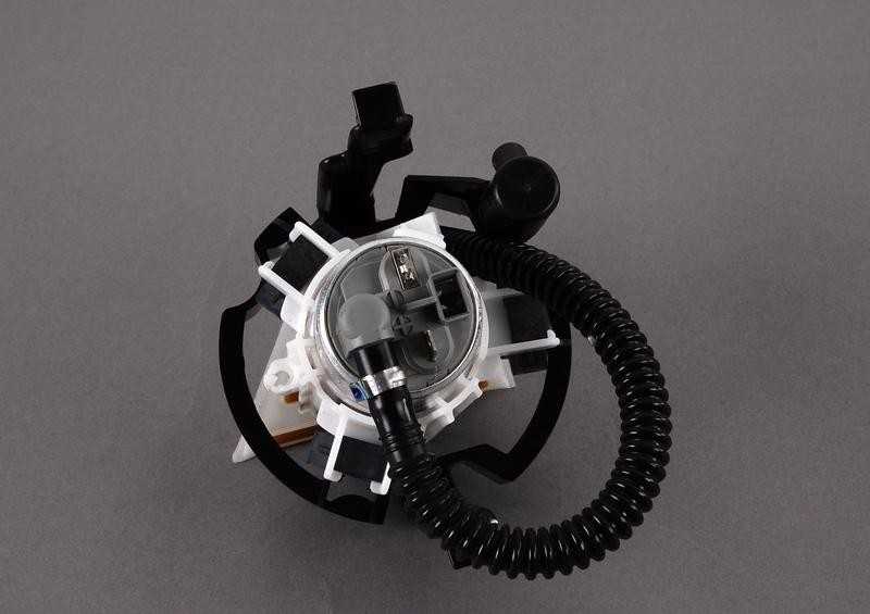 BMW E39 M5 2000-2003 m. Kuro siurblys - įsiurbimo į baką įtaisas 16146752369 Originalus