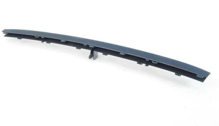 BMW E39 priekinio bamperio centro grotelių apdaila Originali 51117893048