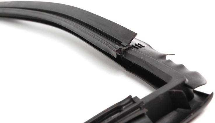 BMW E39 priekinio stiklo viršutinė apdailos detalė Originali 51318172745