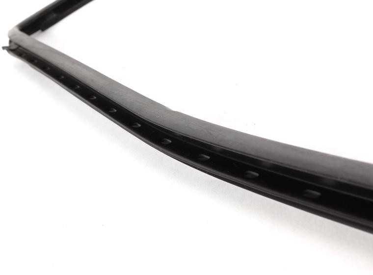 BMW E39 priekinio stiklo viršutinė apdailos detalė Originali 51318172745