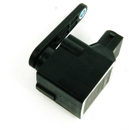 BMW E39 priekinių žibintų lygio jutiklis Originalus 37146784696