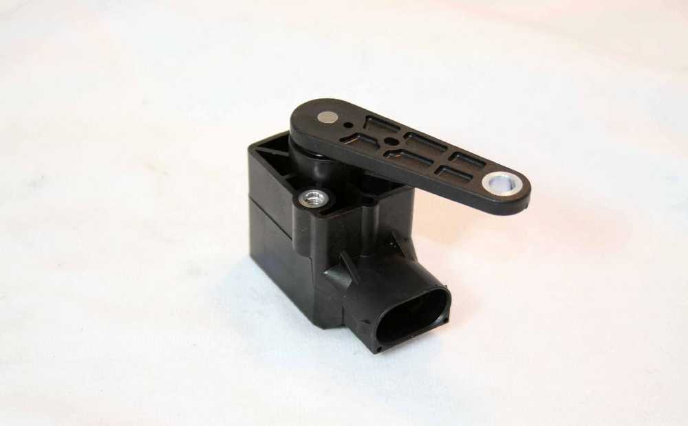 BMW E39 priekinių žibintų lygio jutiklis Originalus 37146784696