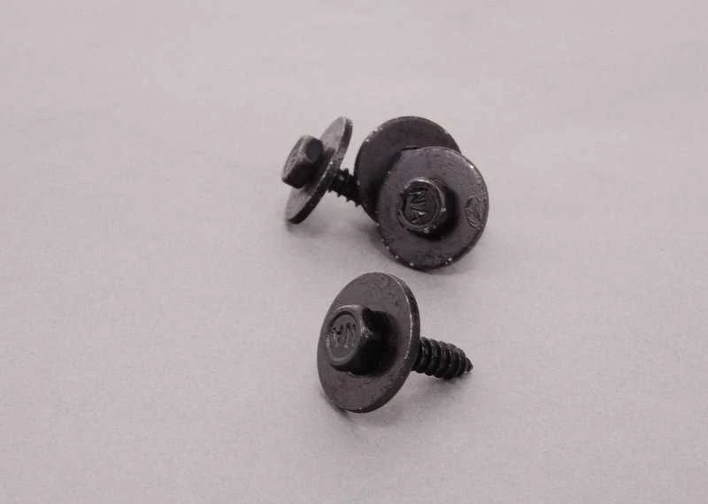 BMW E39 Universalas Sedanas Priekinis Dešinysis Ratų Arkos Apdailos Originalas 51718159424