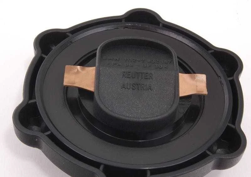 BMW E46 E60 E63 E70 alyvos įpylimo dangtelis originalus 11127832157