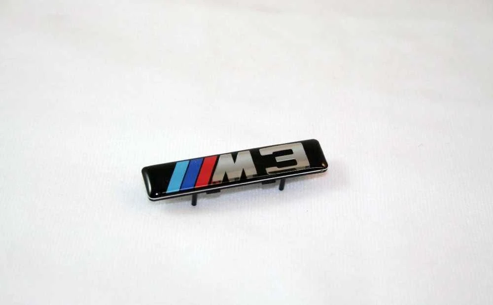 BMW E46 priekinio sparno apdailos grotelių emblema Originali 72127900605