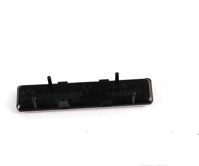 BMW E46 priekinio sparno apdailos grotelių emblema Originali 72127900605