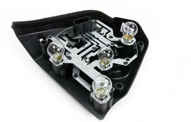 BMW E46 galinis dešinysis keleivio bagažinės galinis žibintas lemputės laikiklis originalus 63217165866